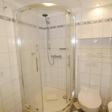 Trutz Blanker Hans - Duenenstr 19, App 9 *