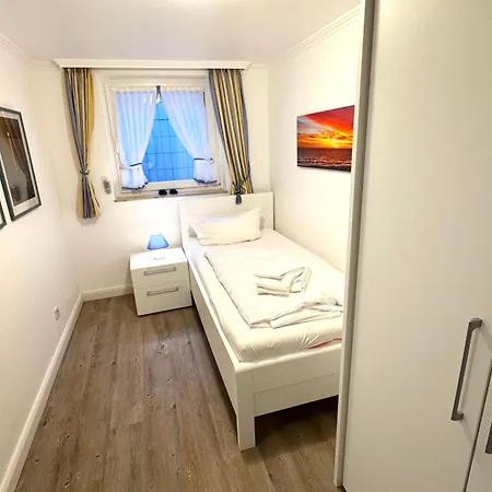 Trutz Blanker Hans - Duenenstr 19, App 9 *